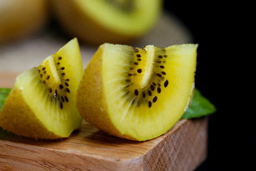 餐桌上的紅寶石 紅帽蒜苔的攝影美學與飲食文化